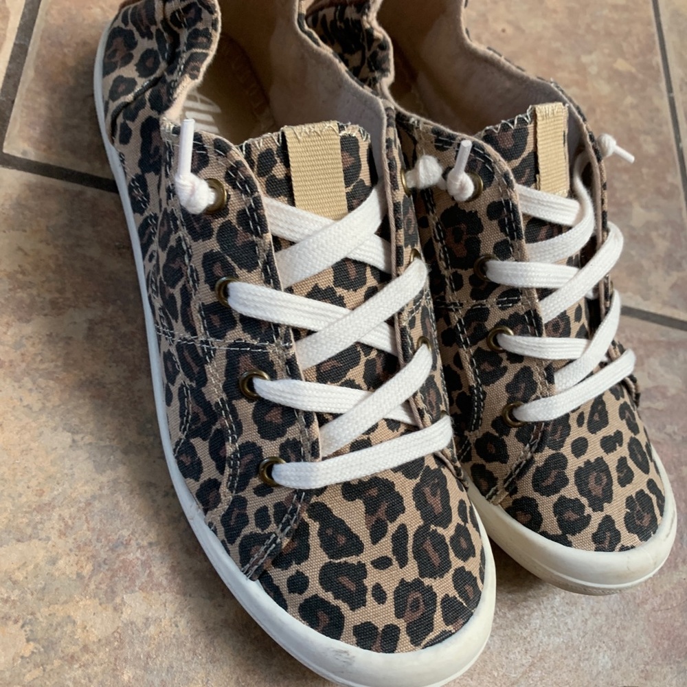 Leopard shoes size 7
